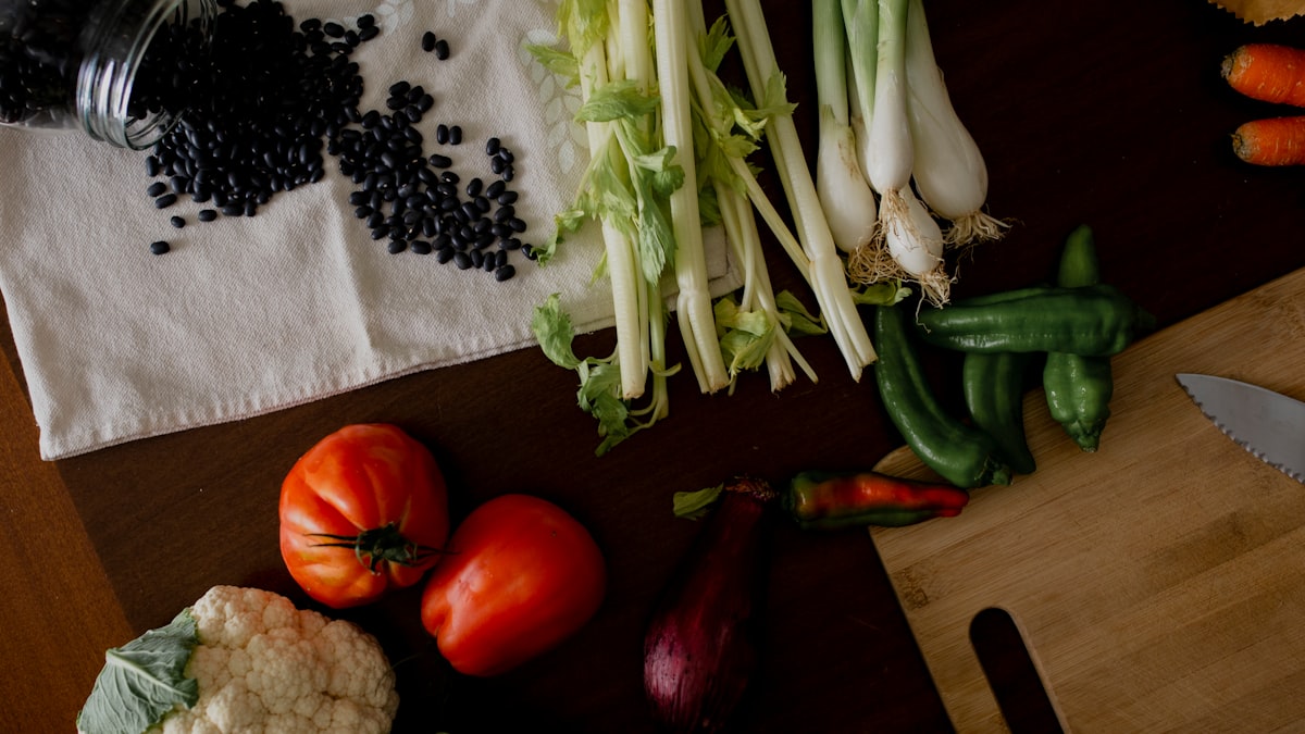 Bio-Salate mit frischen Kräutern